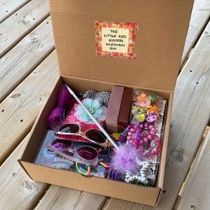 childrens “Mystery” Accessories Box !!